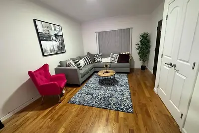 Image de Luxury 3 bedroom home 3 minutes to Ewr