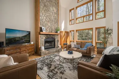 Image de Hot-Tub Retreat • 3 King Br Near Nature