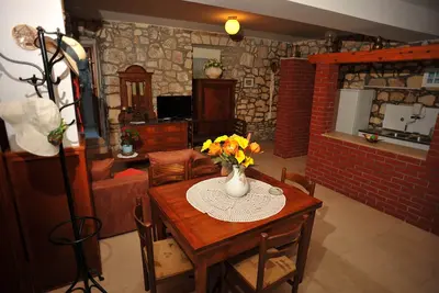 Image de Appartement de deux chambres prés de la plage Sutivan, Brac (A-22771-a)