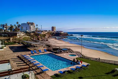 Image de Serene dog-friendly villa with impressive views, outdoor pool, private patio, Ac
