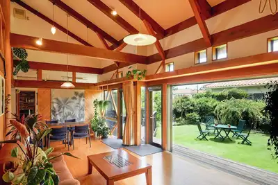 Image de Entire house reserved, spacious living, bath in Hiba trees, Bbq, Foliage plants