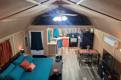 Image de Cozy cottage in a quiet peaceful area, and just 5 minutes from town.