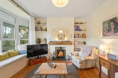 Cosy Home on the Waterfront, Private Parking