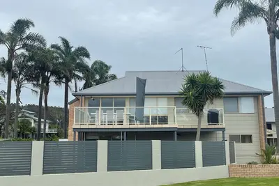 Image de Stunning Coastal Retreat -  Walking distance to Beach and Cafes.