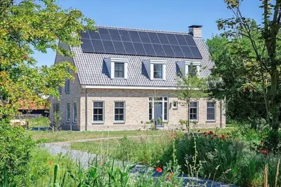Image de 4 bedroom accommodation in Oosterend