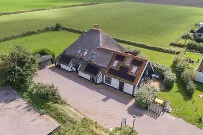 Image de 3 bedroom accommodation in Oosterend