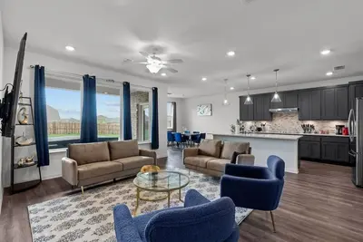 Image de Haslet House · Luxury and Spacious Family Retreat w Jacuzzi