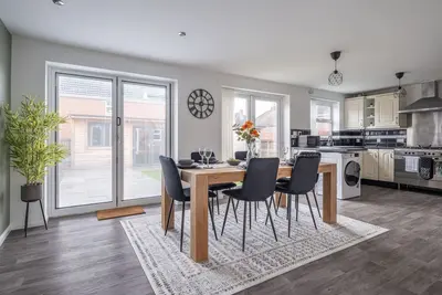 Image de Stunning 3 bed 3 bath detached house l Pool Table l Private Parking l Fast WiFi