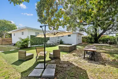 Image de Miami Chic Hideaway: Near Wynwood & Downtown - Yard, Grill, & Games