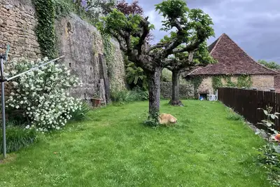 Image de Maison familiale périgourdine, Limeuil : dépendance, patio, jardin, vue Dordogne