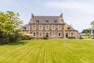 Image de Maison typique bretonne chaleureuse et familiale