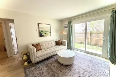 Image de Lovely Suburban Retreat Near Blue Creek and Oak Openings Metroparks