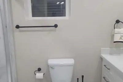 Image de Luxury 2 Bedroom Basement in Bowmanville