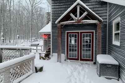 Image de Clifftops cabin with access to lake, bluff views, Sewanee