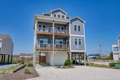 Image de Pet Friendly Retreat: Ocean and Sound Views, Steps to the Beach!