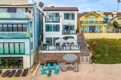 Luxury Beach House Sleeps 8 sandy private beach 4 Bath 2 Kitchens Garage & More