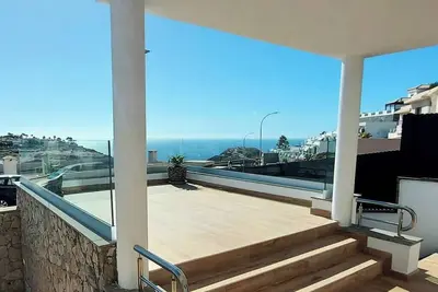 Image de Villa Playa Amadores - Luxury villa with heated pool