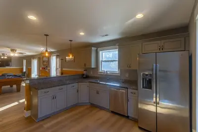 Image de Stunning 14br oceanside Corolla home w/ pool, hot tub, rec area w/ pub, & more!