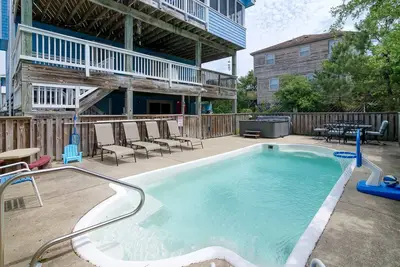 Image de Oceanside Corolla home w/ private pool and hot tub!