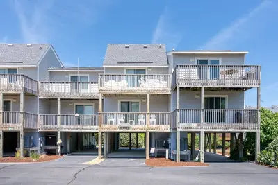 Image de Oceanside condo in Duck with community pool & 2 en suites!