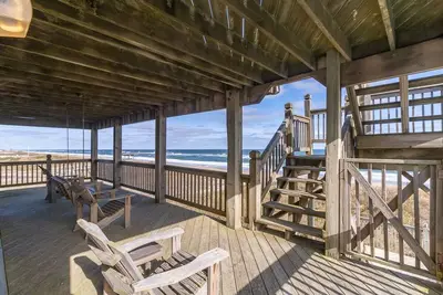 Image de Gorgeous oceanfront home w\/ private pool, hot tub, elevator & more!