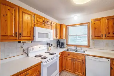 Image de Spacious oceanside home in Kdh near the beach!