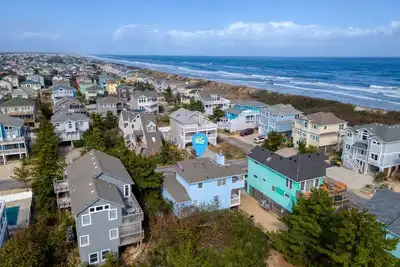 Image de Pet-friendly oceanside Corolla home just 75 ft to the beach!