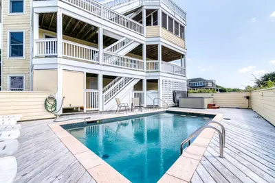 Image de Pet-friendly oceanside Corolla home w/ private pool & hot tub!