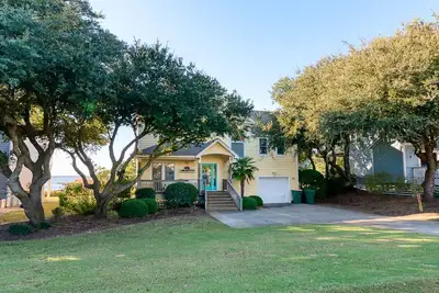 Image de Pet-friendly soundfront Corolla home w/ hot tub and Currituck Club amenities!