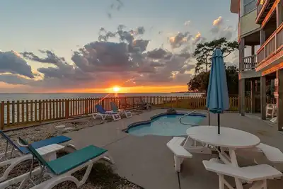 Image de Gorgeous pet-friendly soundfront home w/ private pool & amazing sunset views!