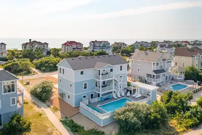 Image de Steps to the beach and loads of community amenities in Pine Island!
