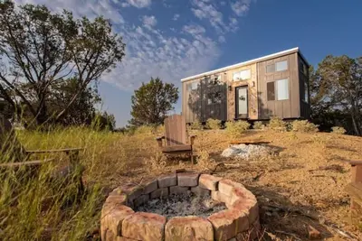 Image de Charming Lookout Retreat – Perfect Tiny Home w/ Scenic Vistas