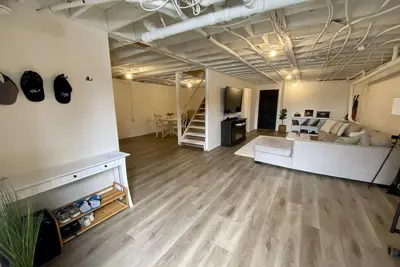 Image de Cozy Industrial Apartment\n\n