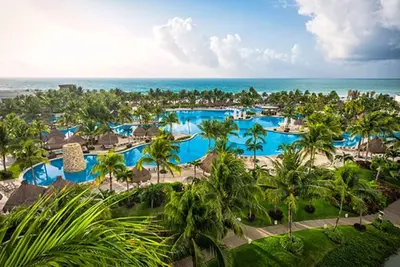 Image de Two-bedroom suite with private terrace and plunge pool in a luxury resort