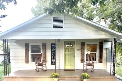 Image de Peaceful cottage on 12 acres, easy access to Lake Lure and all local activities.