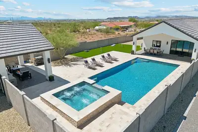 Image de Cool Off Memorial Weekend | 3br | Pool + Hot Tub, Desert Mountain Haven