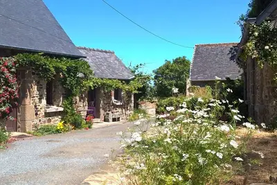 Image de Petite maison bretonne à 1 km de la plage des Rosaires