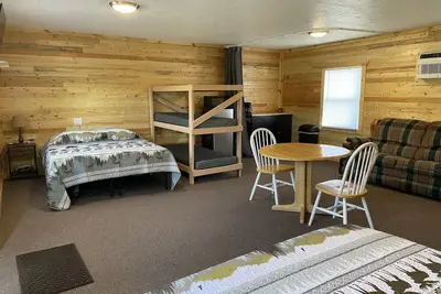 Image de Sleeping Cabin #12 perfect to sleep up to 12 guests No Water in Cabin