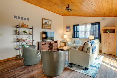 Image de Cozy Belgrade Cottage w/ Wood-Burning Stove!