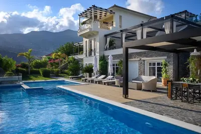 Image de Charming Chania Villa | 3 Bedrooms | Villa Luppi | Amazing Sea Views and Heated Pool | Agia Paraskevi Rethymno, Ayía Paraskeví
