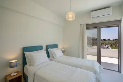 Image de Stunning Chania Villa | 4 Bedrooms | Villa Szayelaporro | Beautiful Mountain Views and Outdoor Pool | Lefkogeia, Plakias