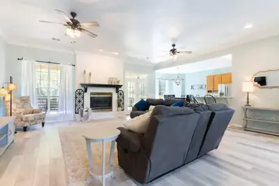 Image de Welcome to Cowboy Chateau! Newly renovated! 4bd/3b