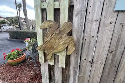 Image de Nestled between the river and ocean in gated community.