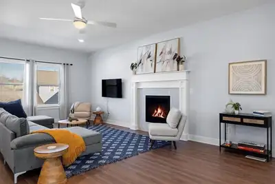 Image de Newly Built Lux Home Sleeps 8!
