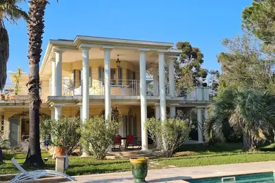 Image de Superbe Villa Louisiane (8-10 personnes)-5 min à pied de la plage La Garonnette