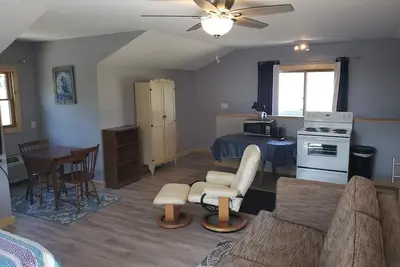 Image de #2 Thomas' Parkside Cottages, 2nd floor Studio w/ lake Huron private\n beachfront