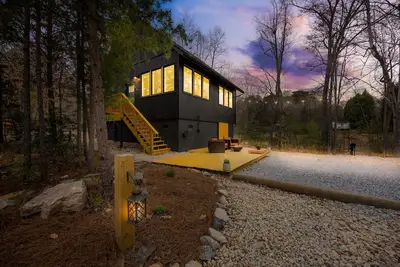 Image de Couples Retreat, Yard Games, Firepit, Paddleboards