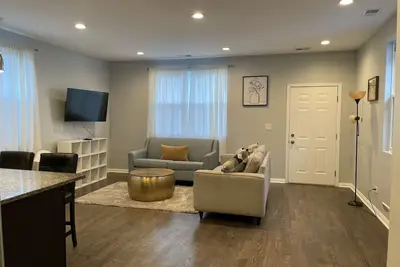 Image de Bucktown Apartment near all amazing restaurants, shops and bar/lounges