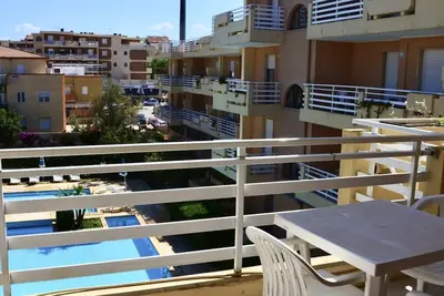 Bougainvillea two-bedroom apartment 6 beds on the waterfront