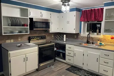 Image de 2 bdrm, sleeps 7 apartment. Pet friendly. Pool onsite. Outdoor grill. Hazard, Ky